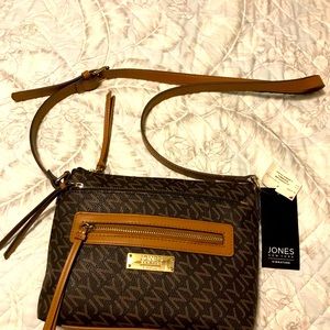 Jones New York crossbody hand bag. NEW. BROWN W/Tan. Tag still on